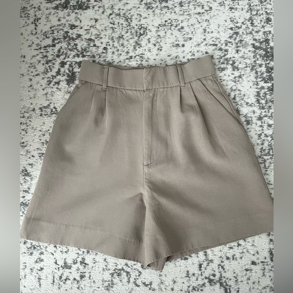 Zara linen blend shorts. High waisted, size xs. In very good condition.